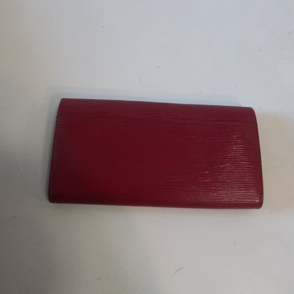 Authentic Women Louis Vuitton Sarah Fuchsia Textured Epi Leather Envelope Wallet - Picture 3 of 14